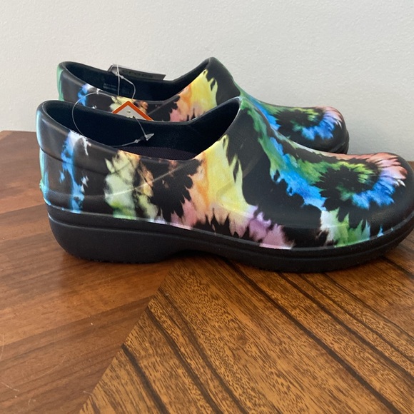 Crocs At Work - Picture 6 of 6